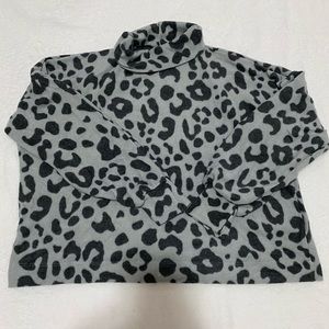 NWOT Carly Jean cheetah top